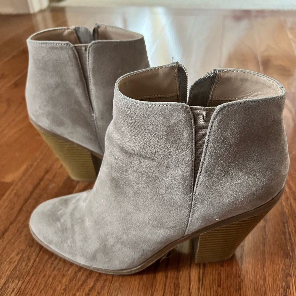 Banana Republic size 8 booties